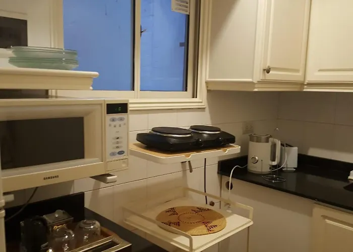 Tu Lugar En Recoleta, Amplio Monoambiente Con Bano Completo Y Cocina Aparte