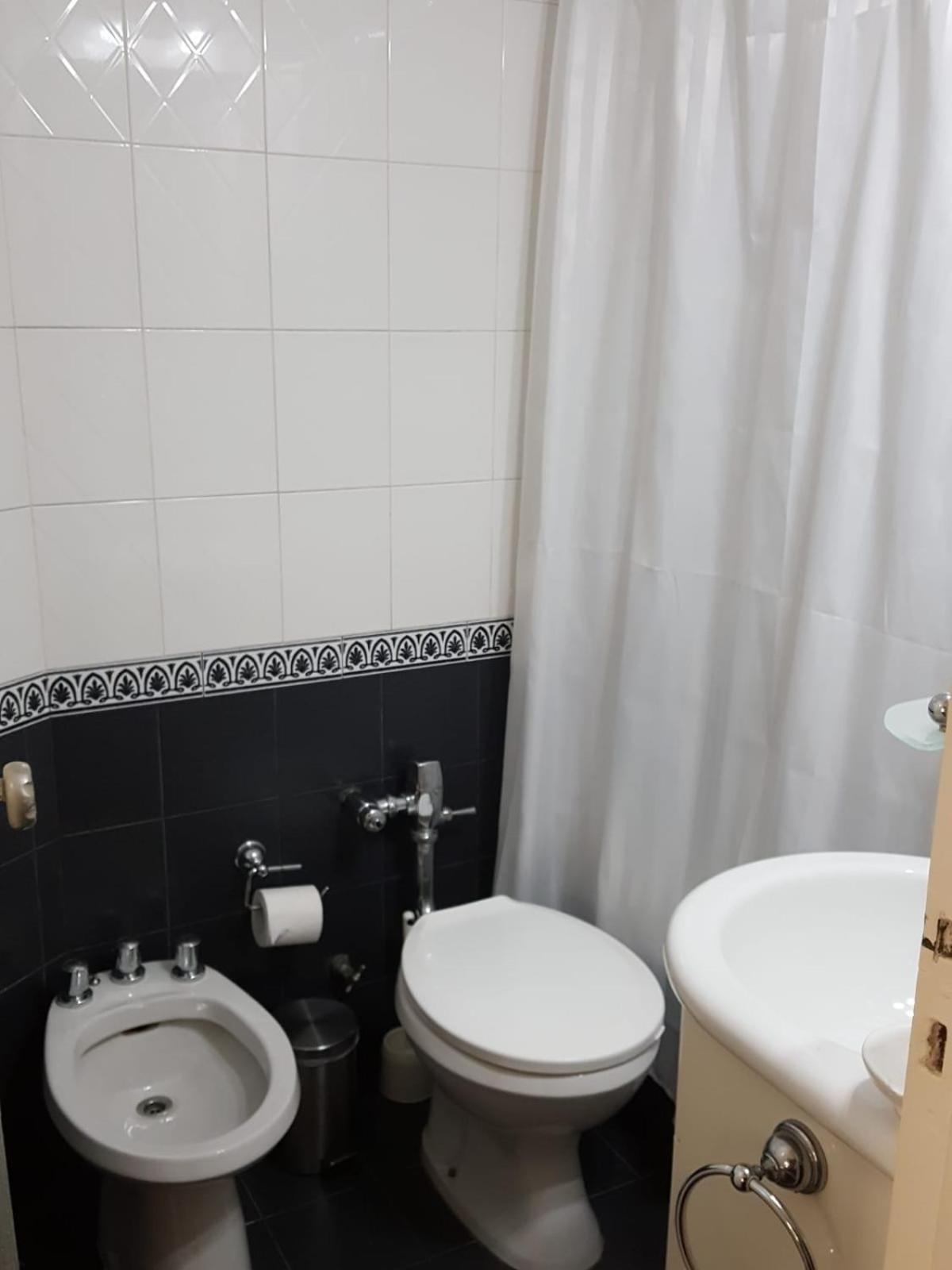 Apartment Tu Lugar En Recoleta, Amplio Monoambiente Con Bano Completo Y Cocina Aparte *