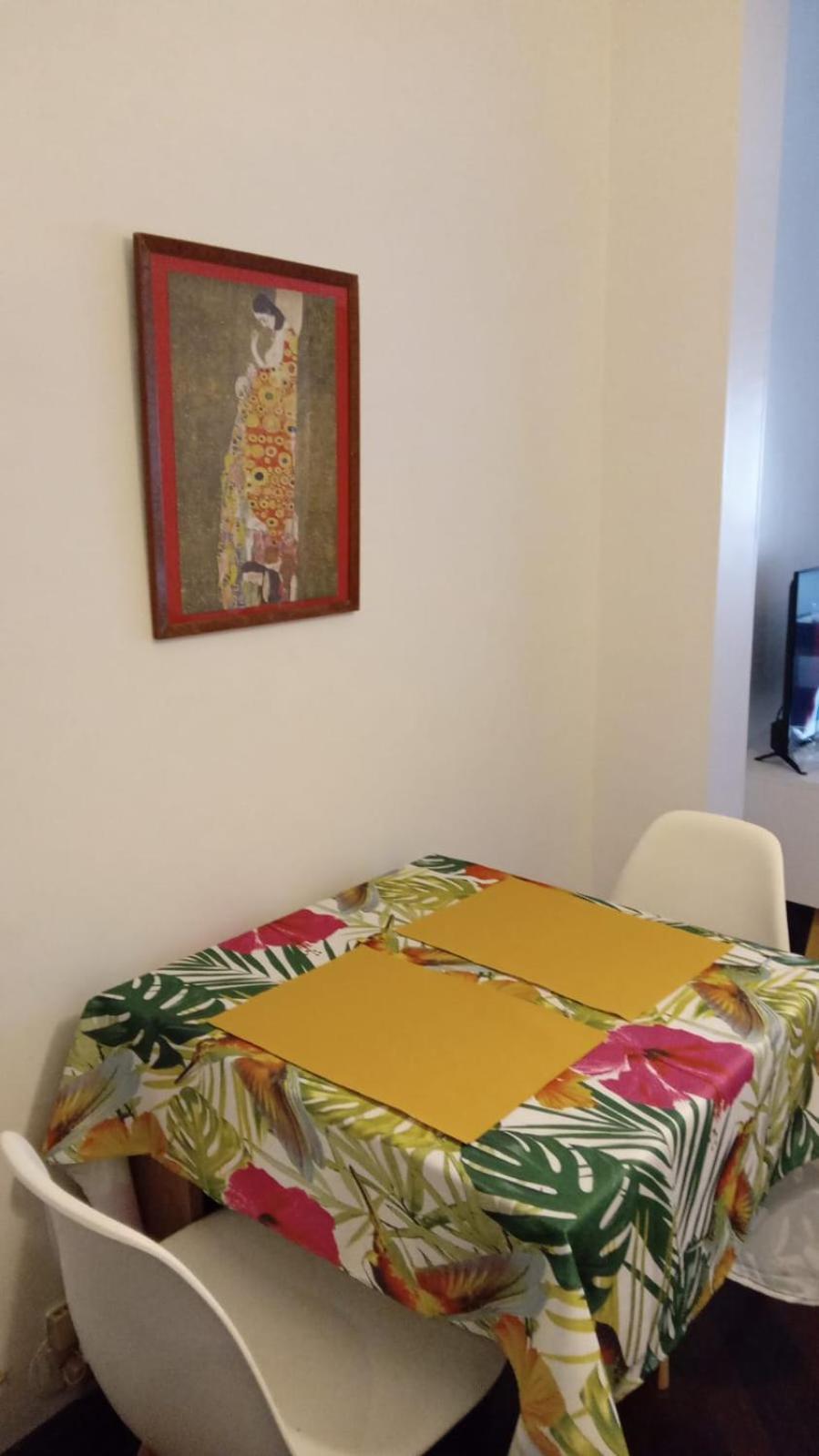Tu Lugar En Recoleta, Amplio Monoambiente Con Bano Completo Y Cocina Aparte Apartment